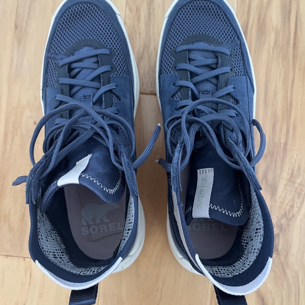 Sorel womens Ona 503 knot mid sneakers. Size 9.5
Used lightly